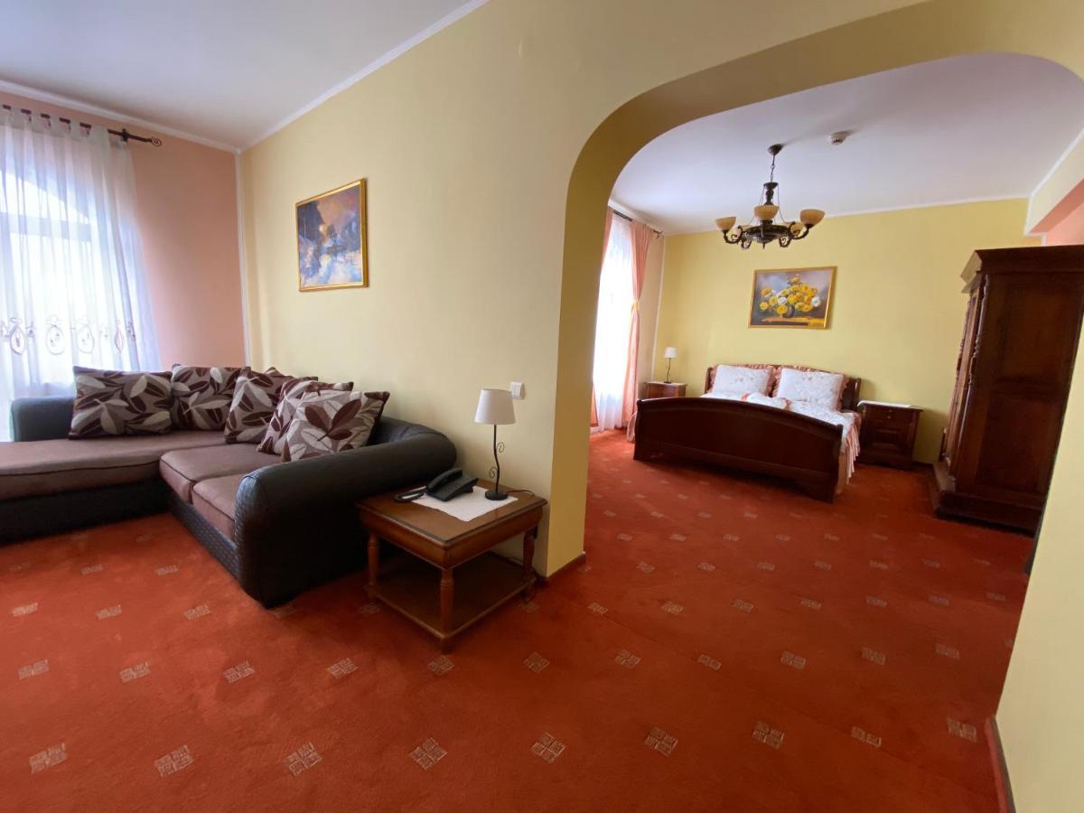 Pensiunea Crocus - Sauna & Billiard Poiana Brasov Exterior foto