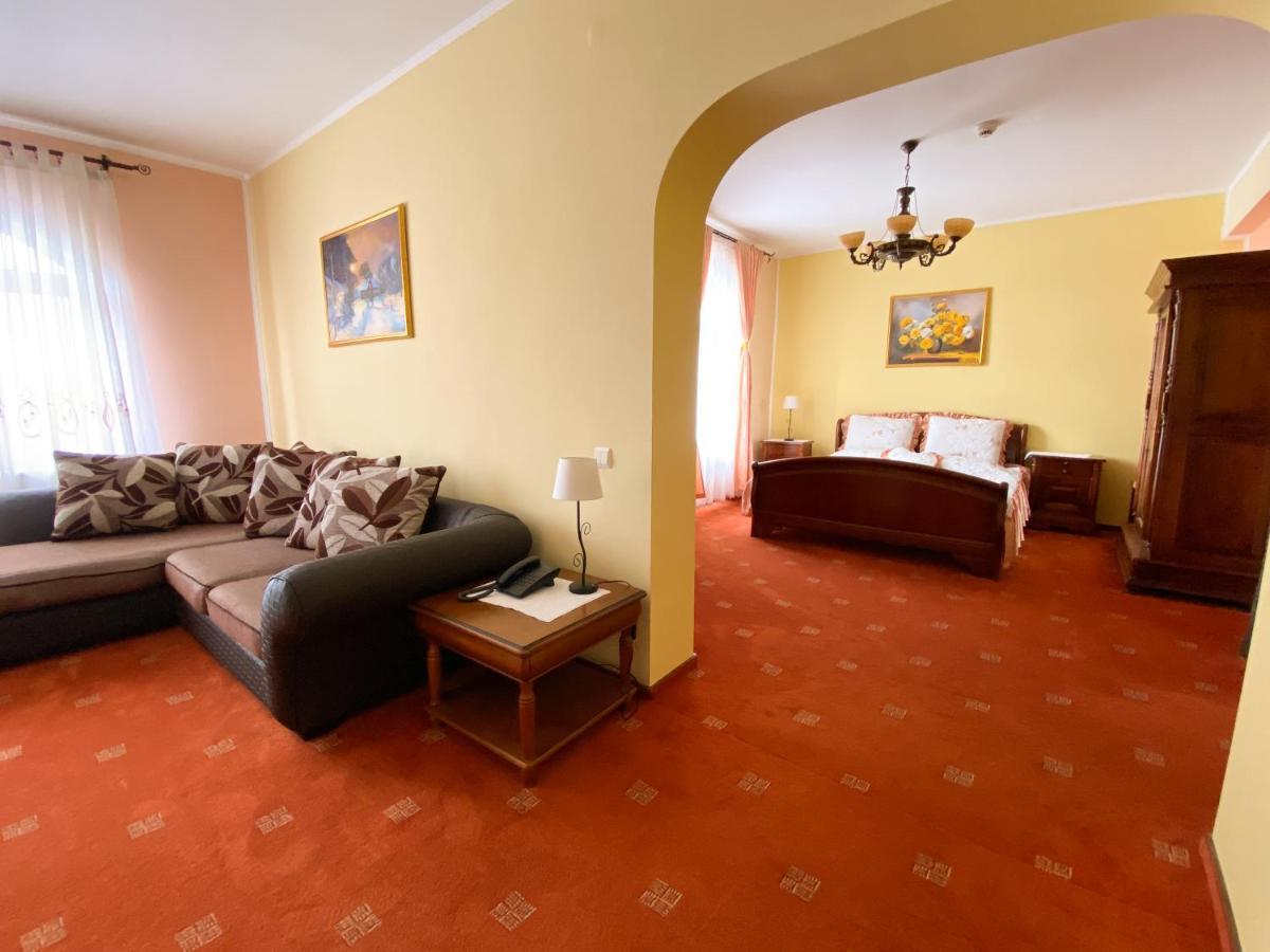 Pensiunea Crocus - Sauna & Billiard Poiana Brasov Exterior foto